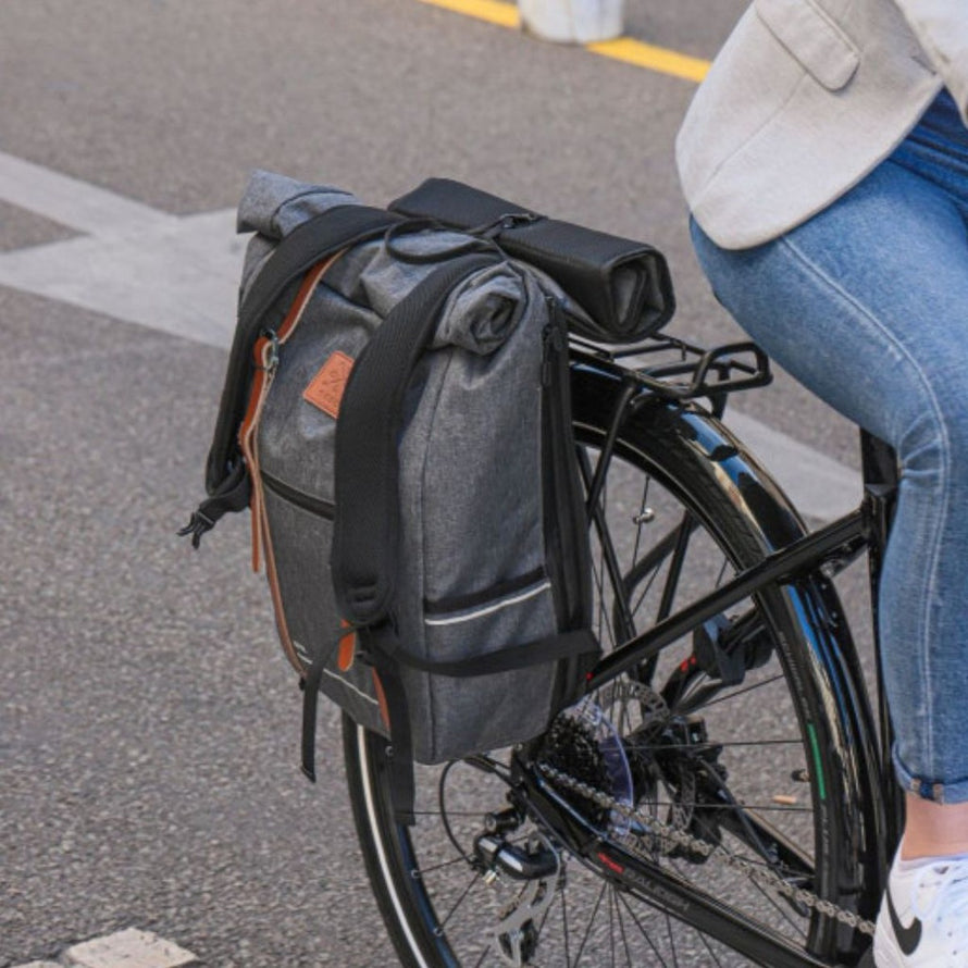 Sac a dos convertible Zefal Urban Backpack gris et marron, sacoche vélo pratique et compacte pour trajets urbains