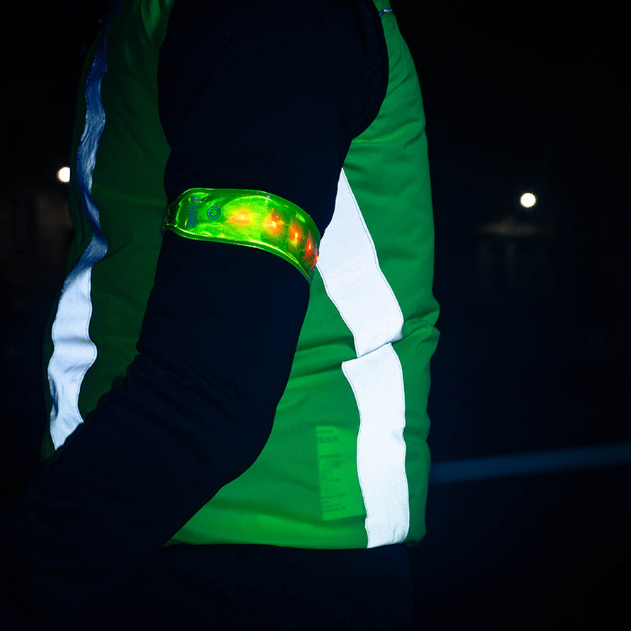 Brassard lumineux Wowow sur cycliste