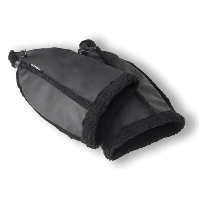 Manchons Basil noirs en cuir végétal sur guidon vélo  - #1